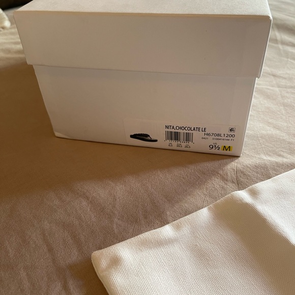 NIB Vince Braided Leather Suede Platform Sandals
They run large. - Picture 3 of 3